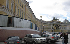 Начало работы по монтажу противопожарного светопрозрачного пола в Эрмитаже.